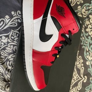 Mid air Jordan 1’s